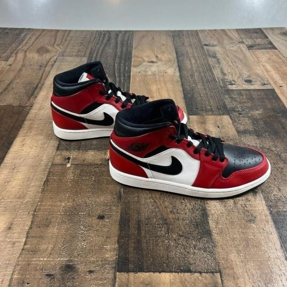 Nike Air Jordan 1 Mid Chicago Black Toe Red White Black 54724-069 Mens 8.5